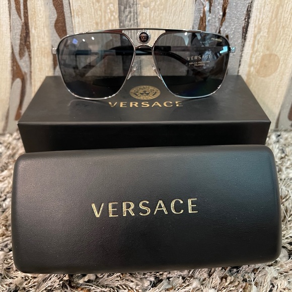 VERSACE Men’s Sunglasses VE2238-1001/81 Polarized NEW!